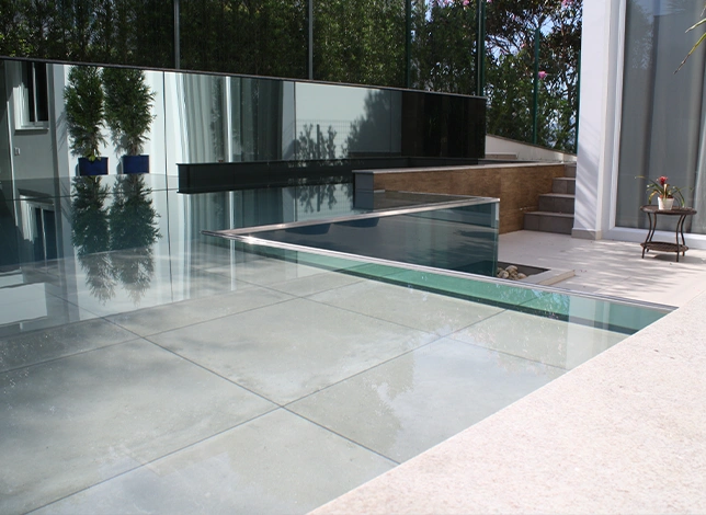 img-slim-piscina-de-vidro-2